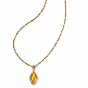 Kendra Scott Adeline Vintage Gold Short Pendant Necklace Marbled Amber Illusion